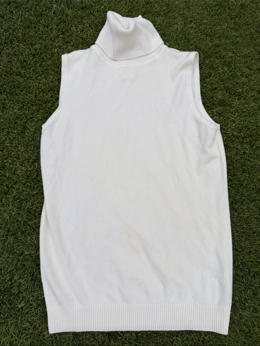 Joseph A White Sleeveless Turtleneck Knit Top
